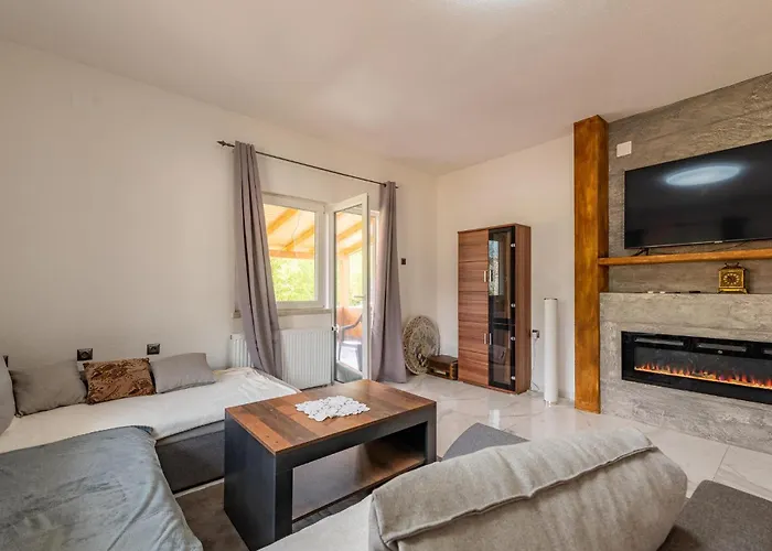 Σπίτι διακοπών In With Wifi Gračac