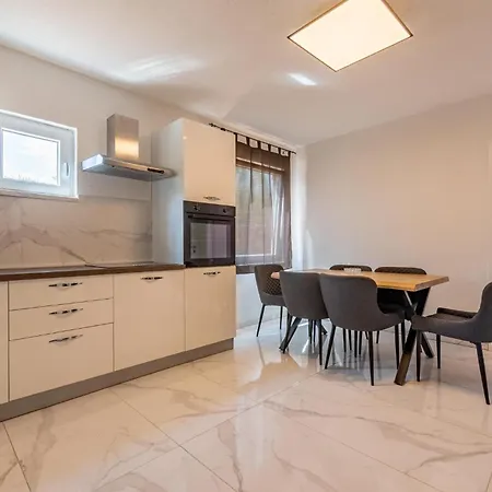 Prázdninový dům In With Wifi