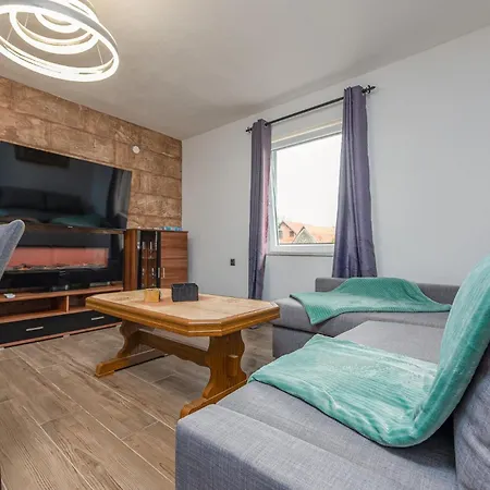 Ferienhaus In With Wifi Gračac