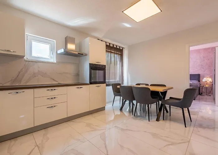 Prázdninový dům In With Wifi