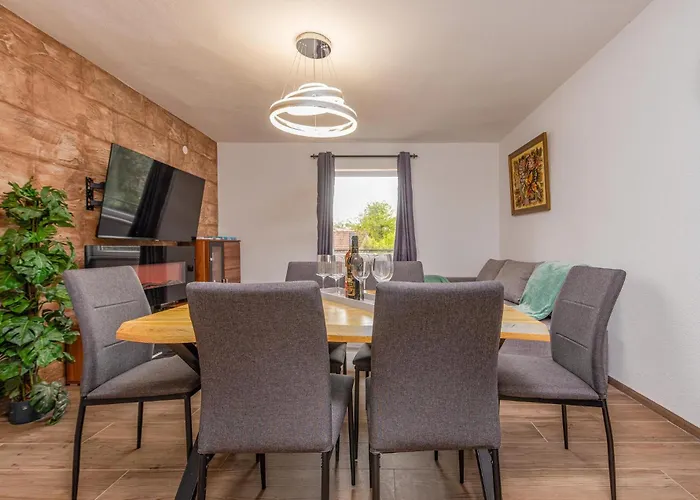 Prázdninový dům In With Wifi